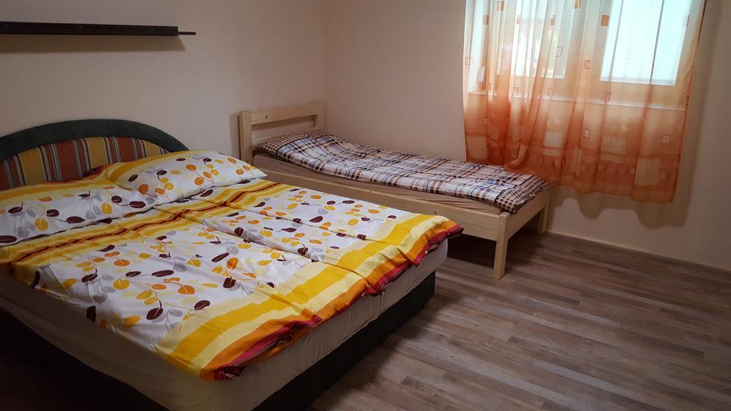 M&M Apartman Tiszafüred Exterior foto