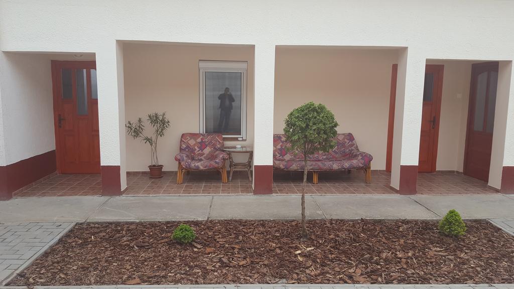 M&M Apartman Tiszafüred Exterior foto